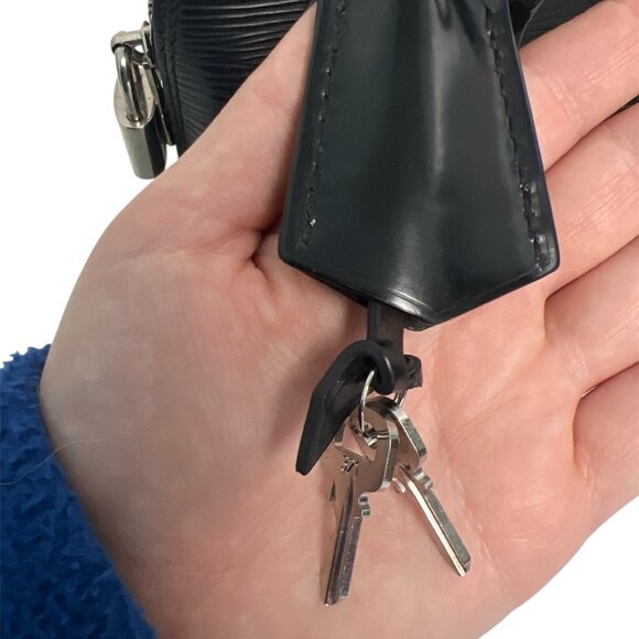 Louis Vuitton ALMA EPI - Picture 6 of 9